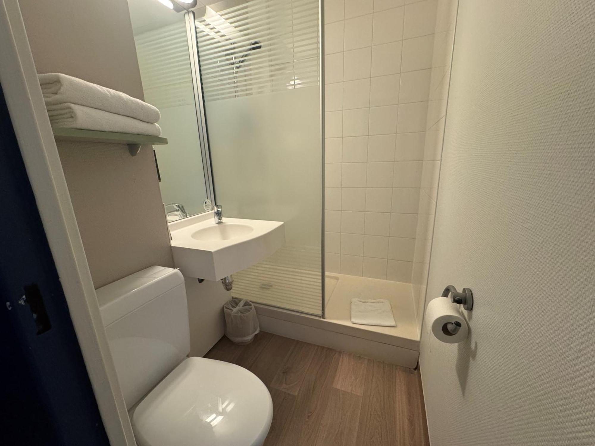 Ibis Budget Rouen Parc Des Expos Zenith Saint-Etienne-du-Rouvray Luaran gambar